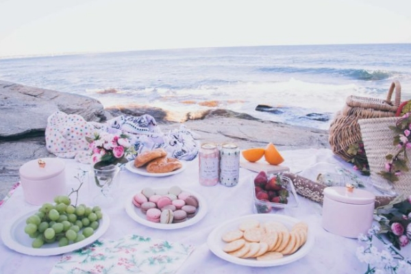 Looking for places to have a picnic? Enjoy a picnic at the beach